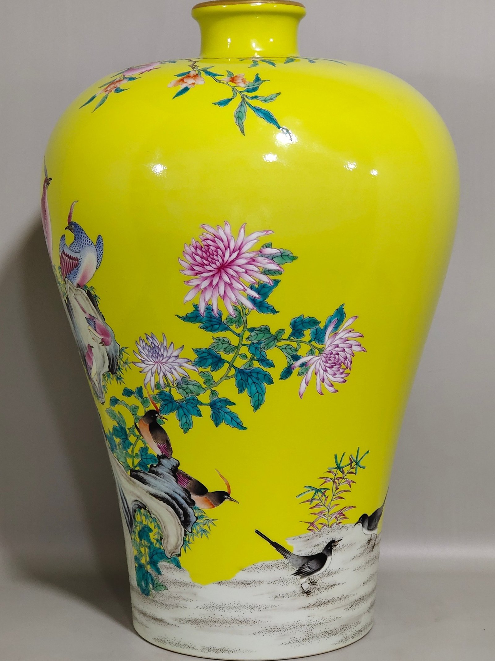Qing Dynasty Yongzheng lemon yellow glaze flower and bird plum vase