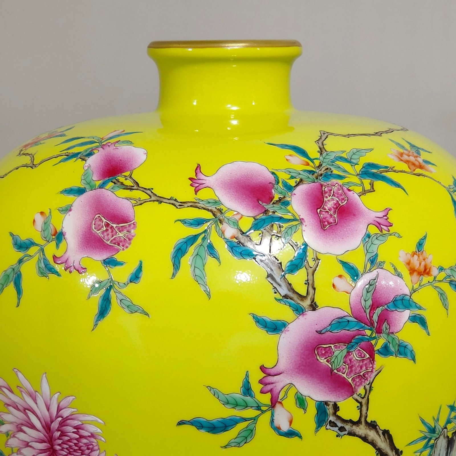 Qing Dynasty Yongzheng lemon yellow glaze flower and bird plum vase
