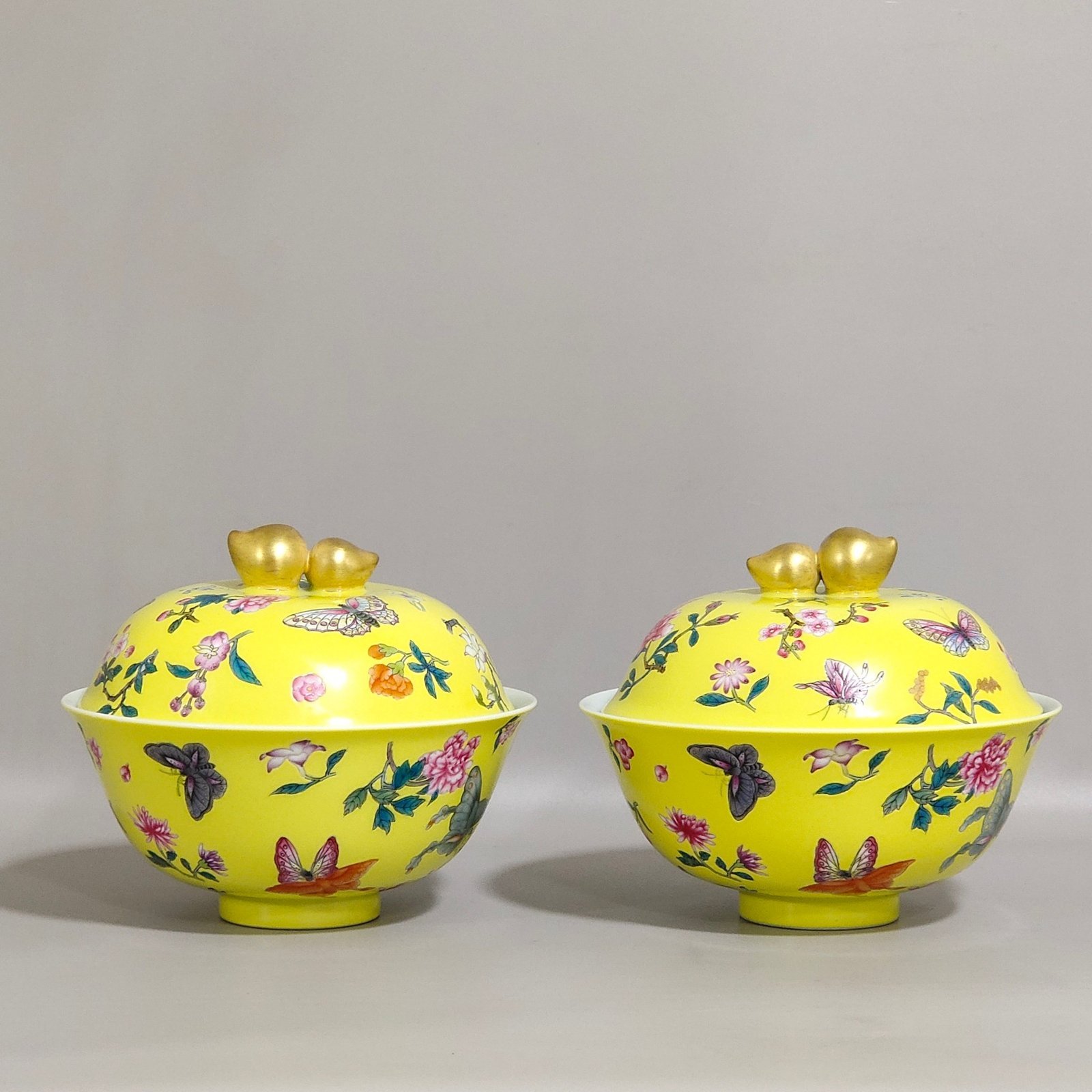 Qing Dynasty Yongzheng lemon yellow glaze butterfly flower covered bowl