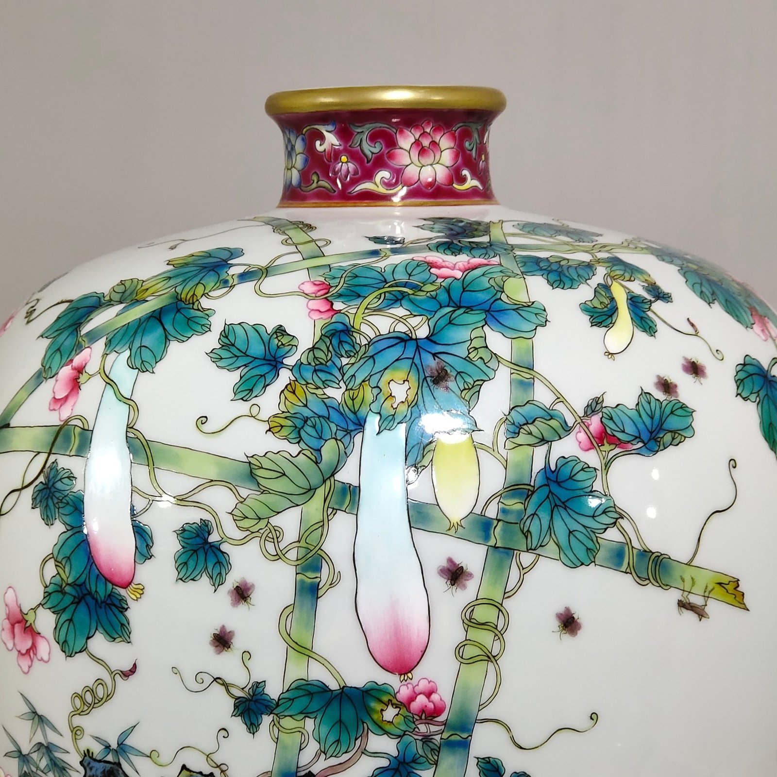 Qing Dynasty Yongzheng A plum vase with poems on persimmons and sparrows written