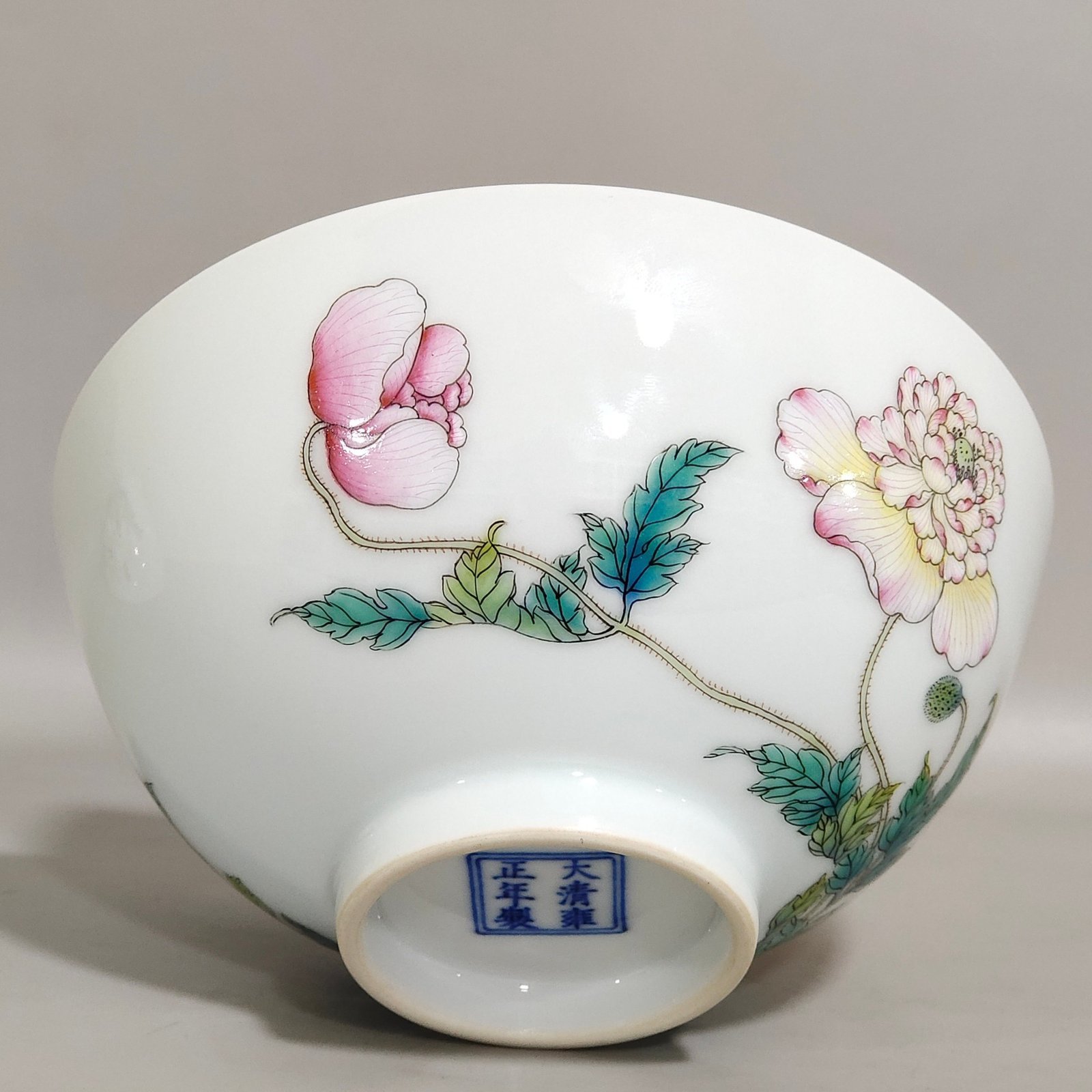 Qing Dynasty Yongzheng Yangcai poppy bowl