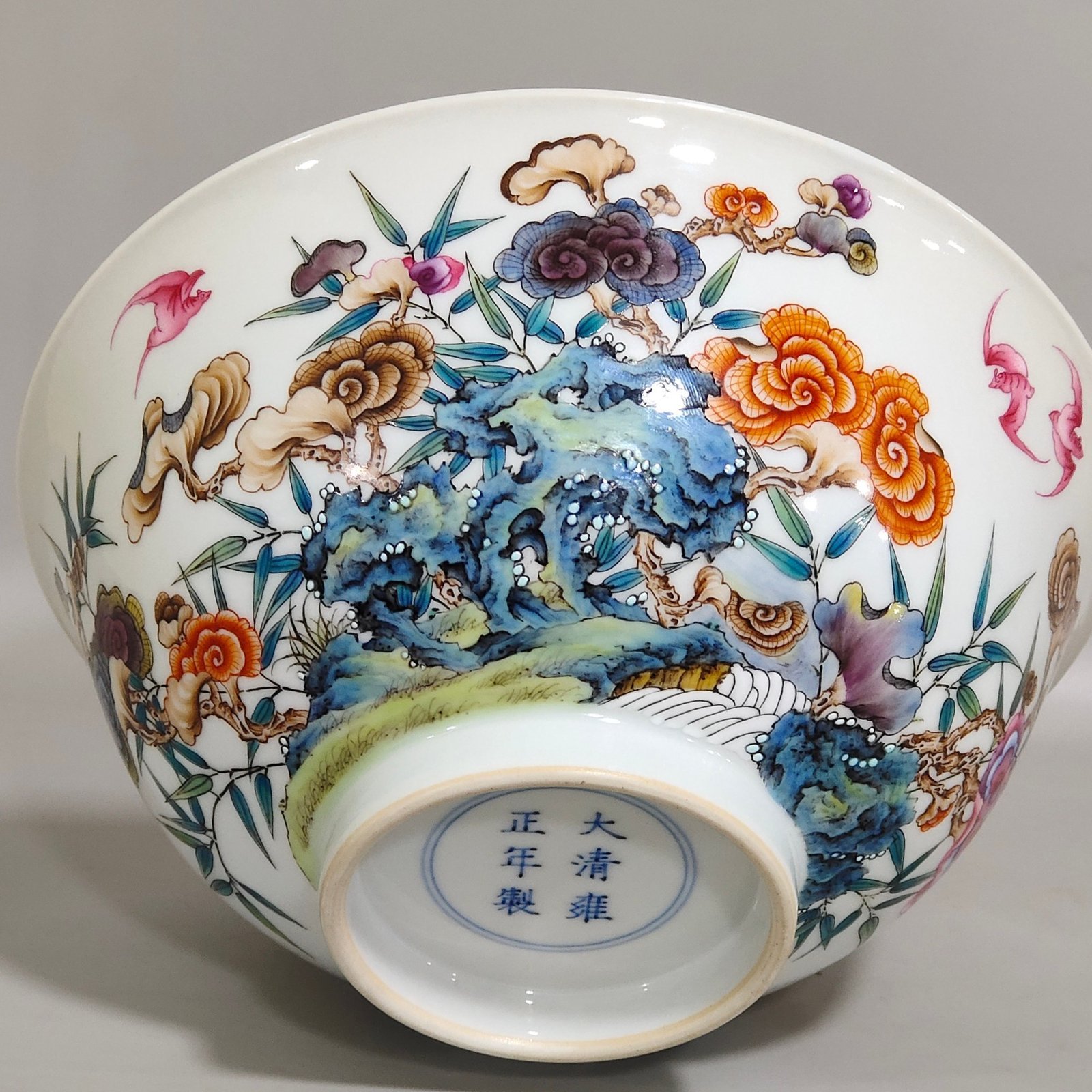 Qing Dynasty Yongzheng Ganoderma lucidum fairy grass poetry bowl