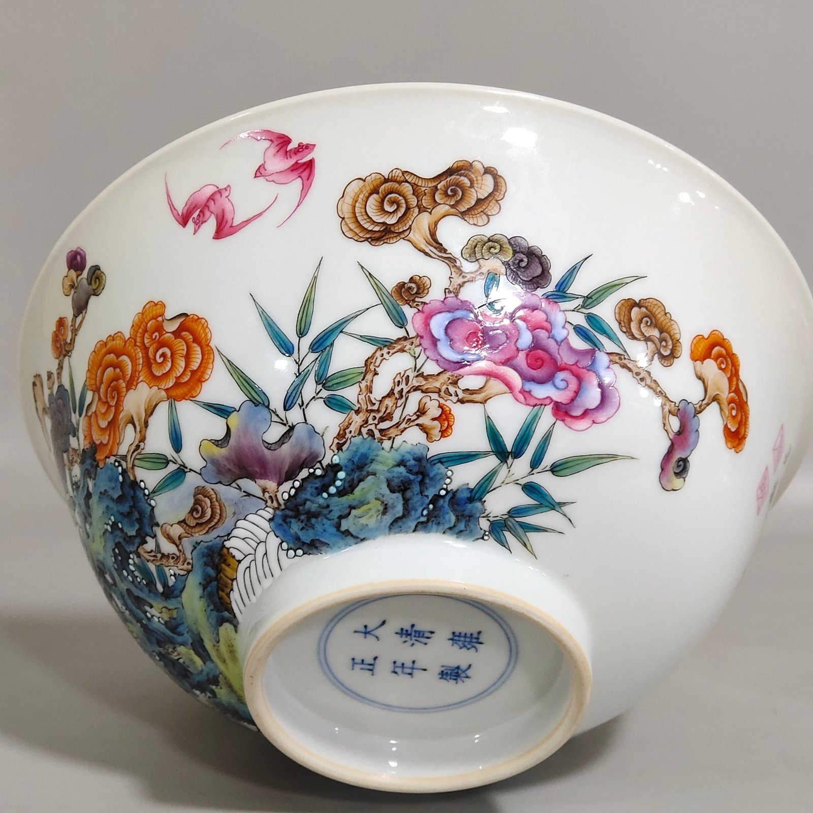Qing Dynasty Yongzheng Ganoderma lucidum fairy grass poetry bowl