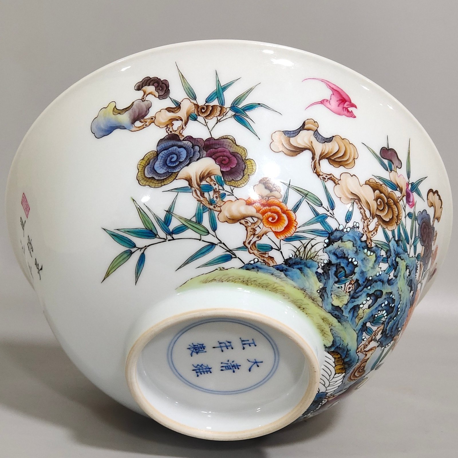 Qing Dynasty Yongzheng Ganoderma lucidum fairy grass poetry bowl