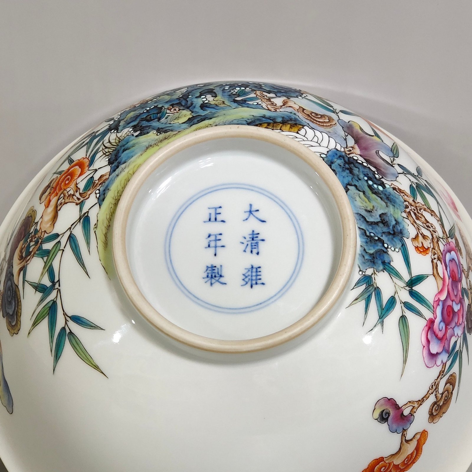 Qing Dynasty Yongzheng Ganoderma lucidum fairy grass poetry bowl