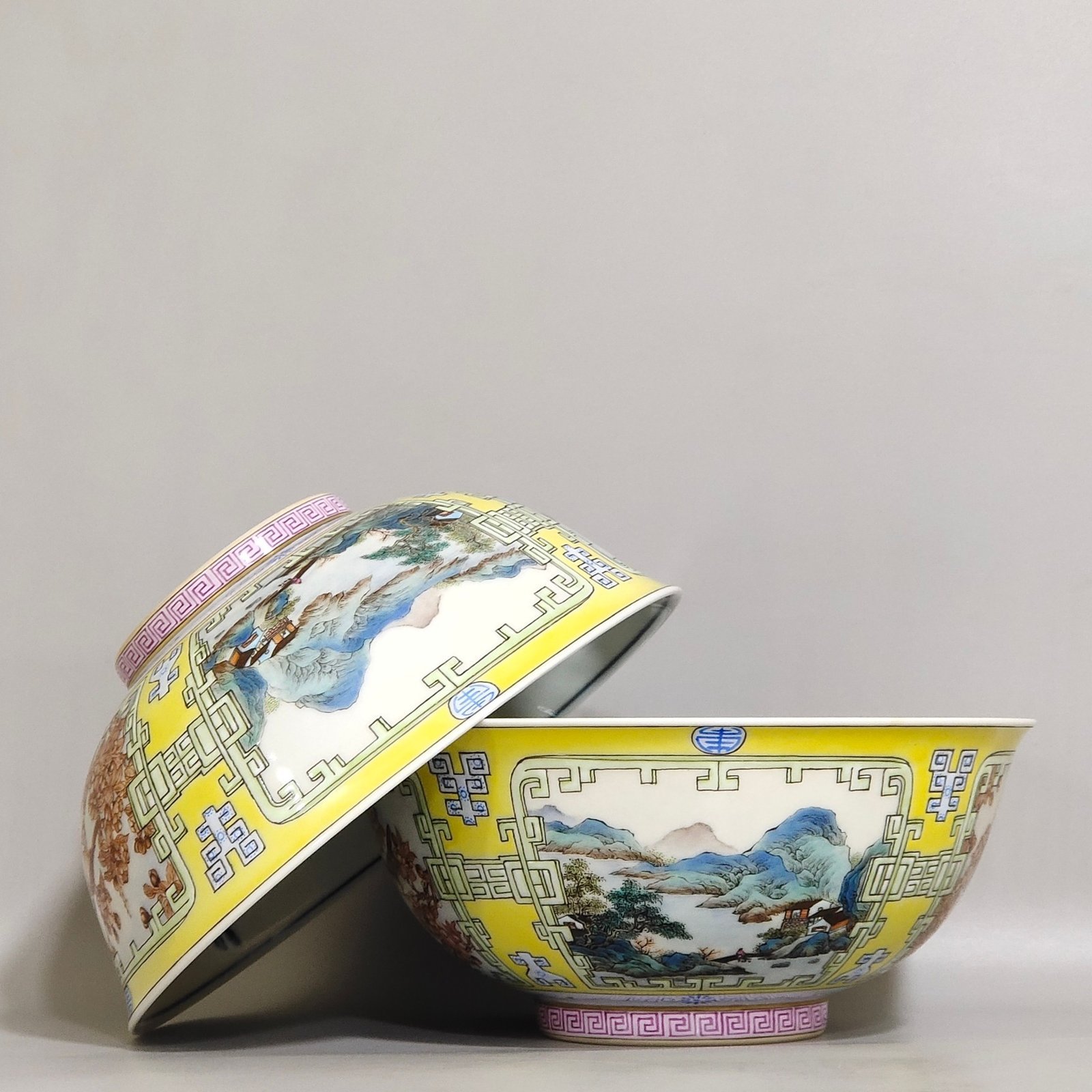 Qing Dynasty Yongzheng swallow yellow glaze flowers and birds blue and white bowl