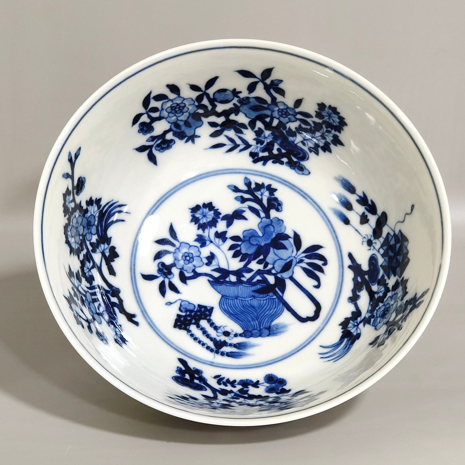 Qing Dynasty Yongzheng swallow yellow glaze flowers and birds blue and white bowl