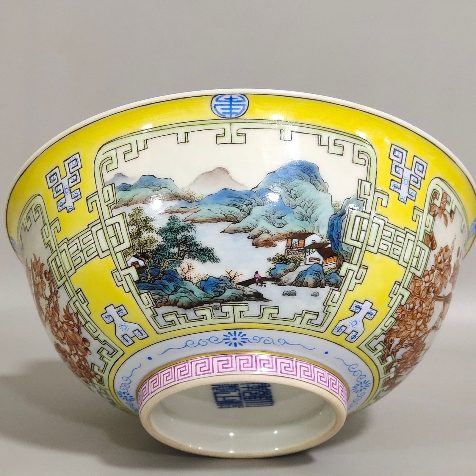 Qing Dynasty Yongzheng swallow yellow glaze flowers and birds blue and white bowl