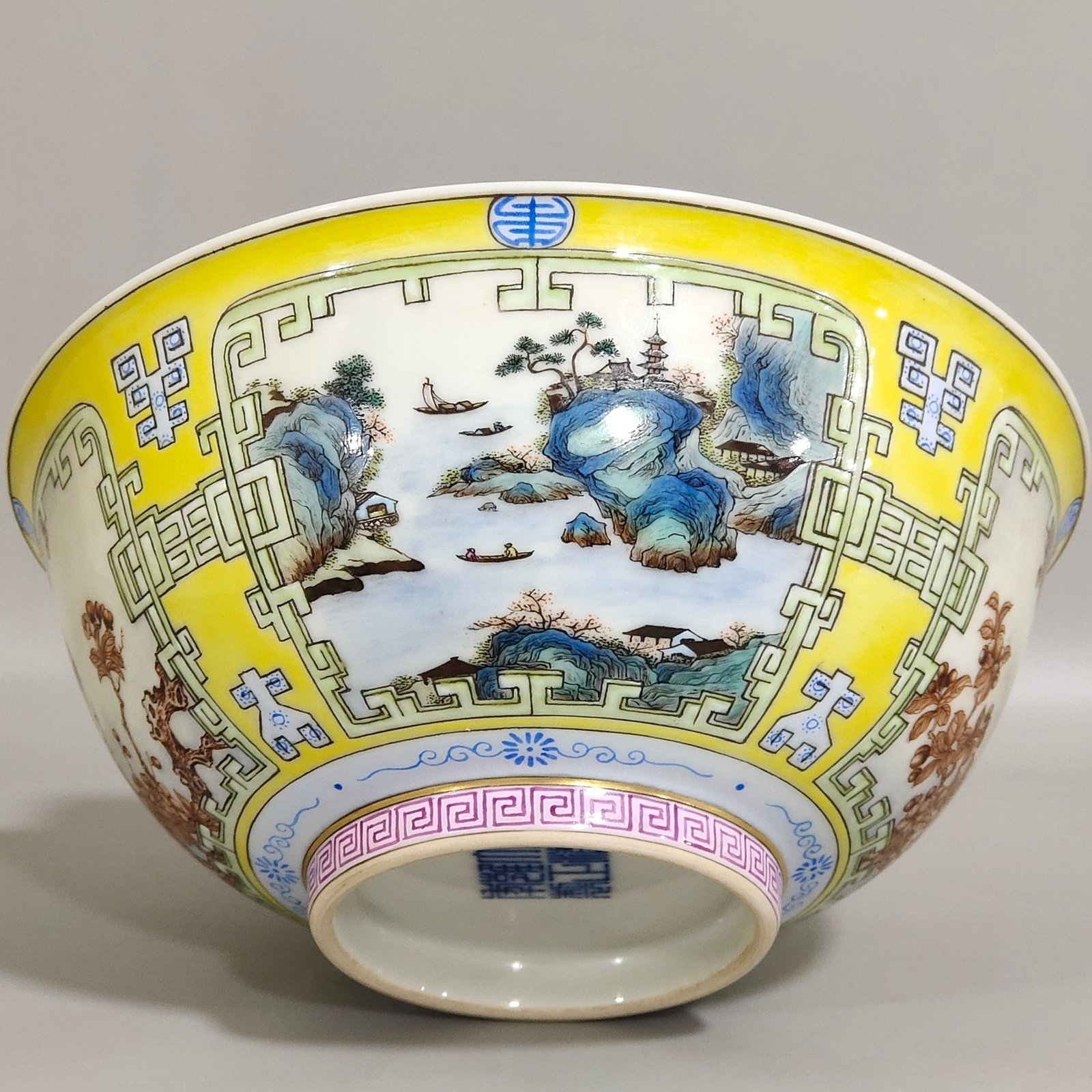 Qing Dynasty Yongzheng swallow yellow glaze flowers and birds blue and white bowl