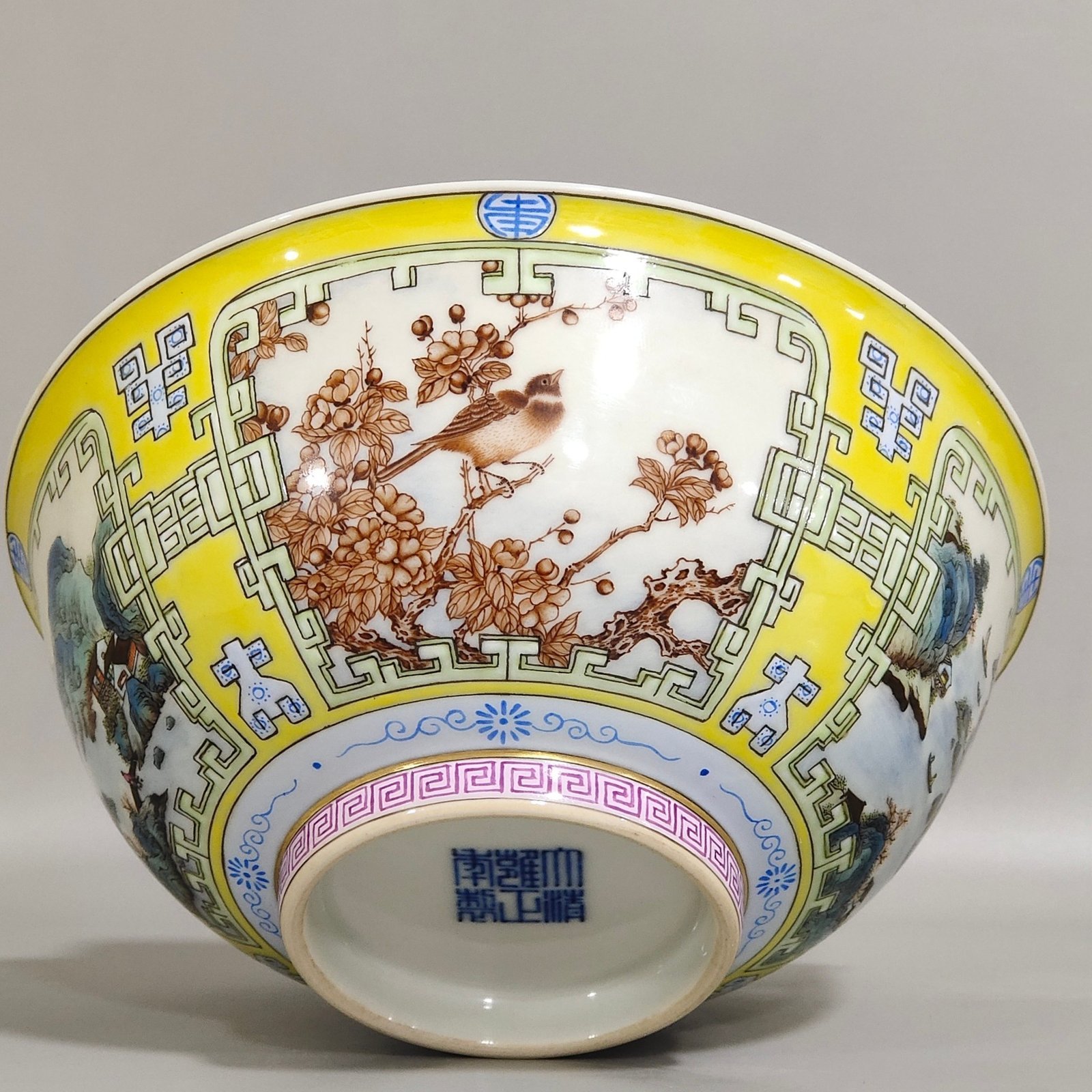 Qing Dynasty Yongzheng swallow yellow glaze flowers and birds blue and white bowl