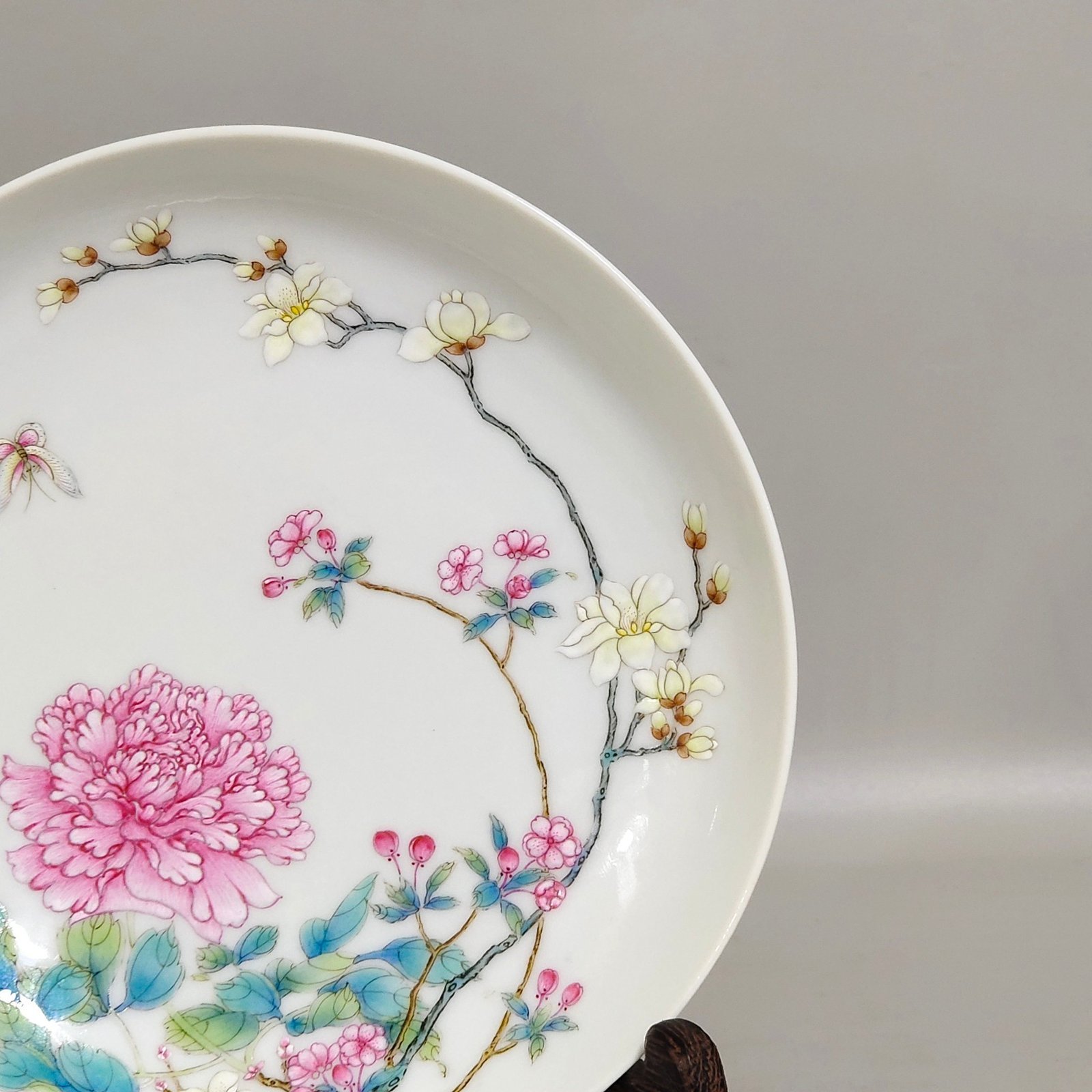 Qing Dynasty Yongzheng peony flower wall plate