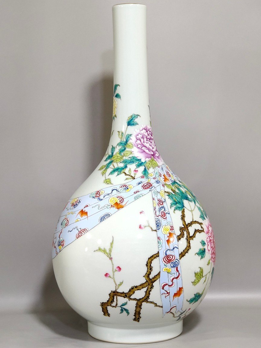 Qing Dynasty Yongzheng peony flower ribbon flask