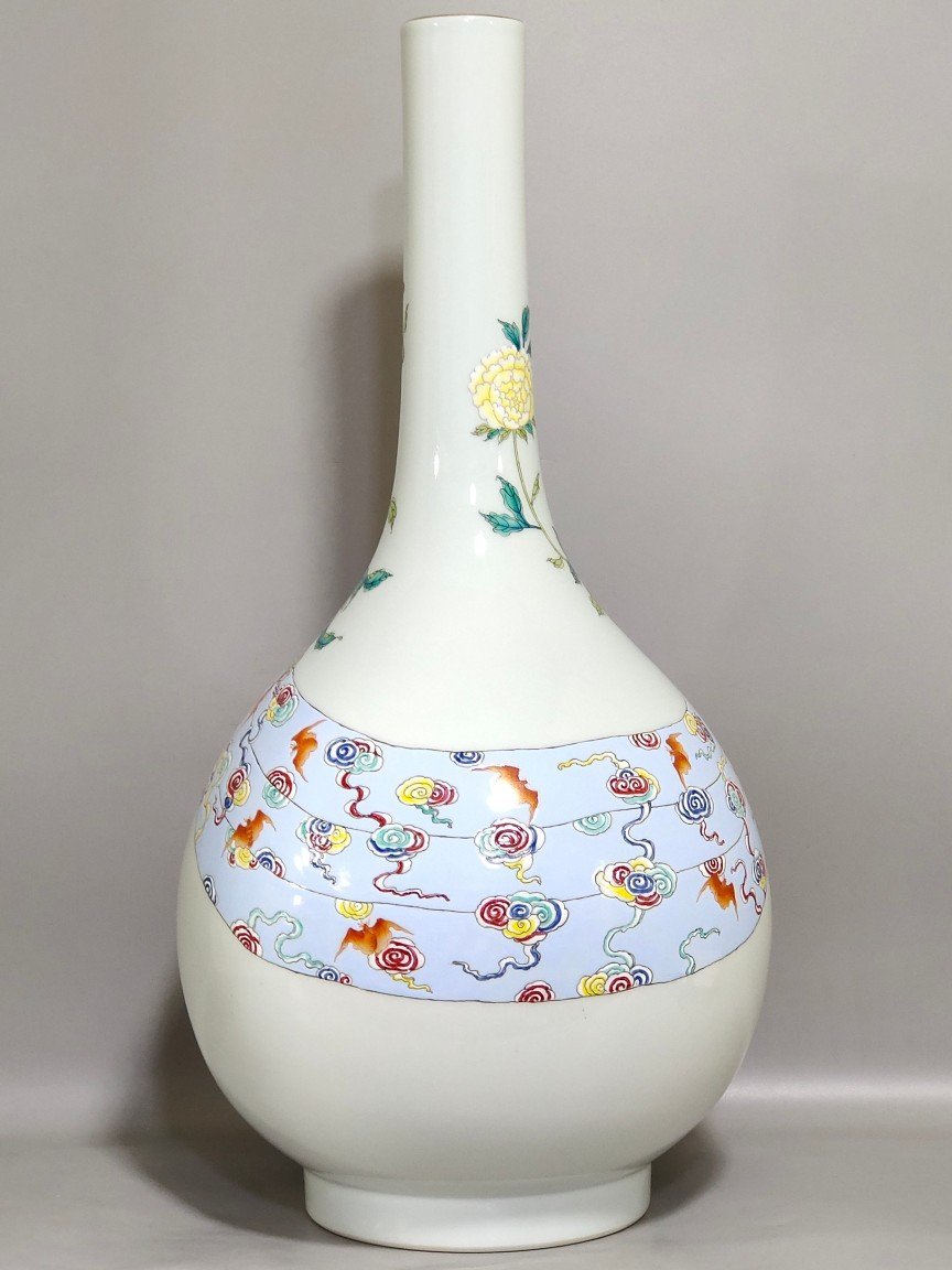 Qing Dynasty Yongzheng peony flower ribbon flask