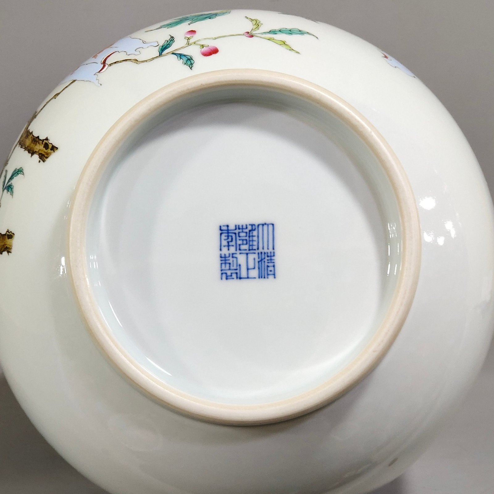 Qing Dynasty Yongzheng peony flower ribbon flask