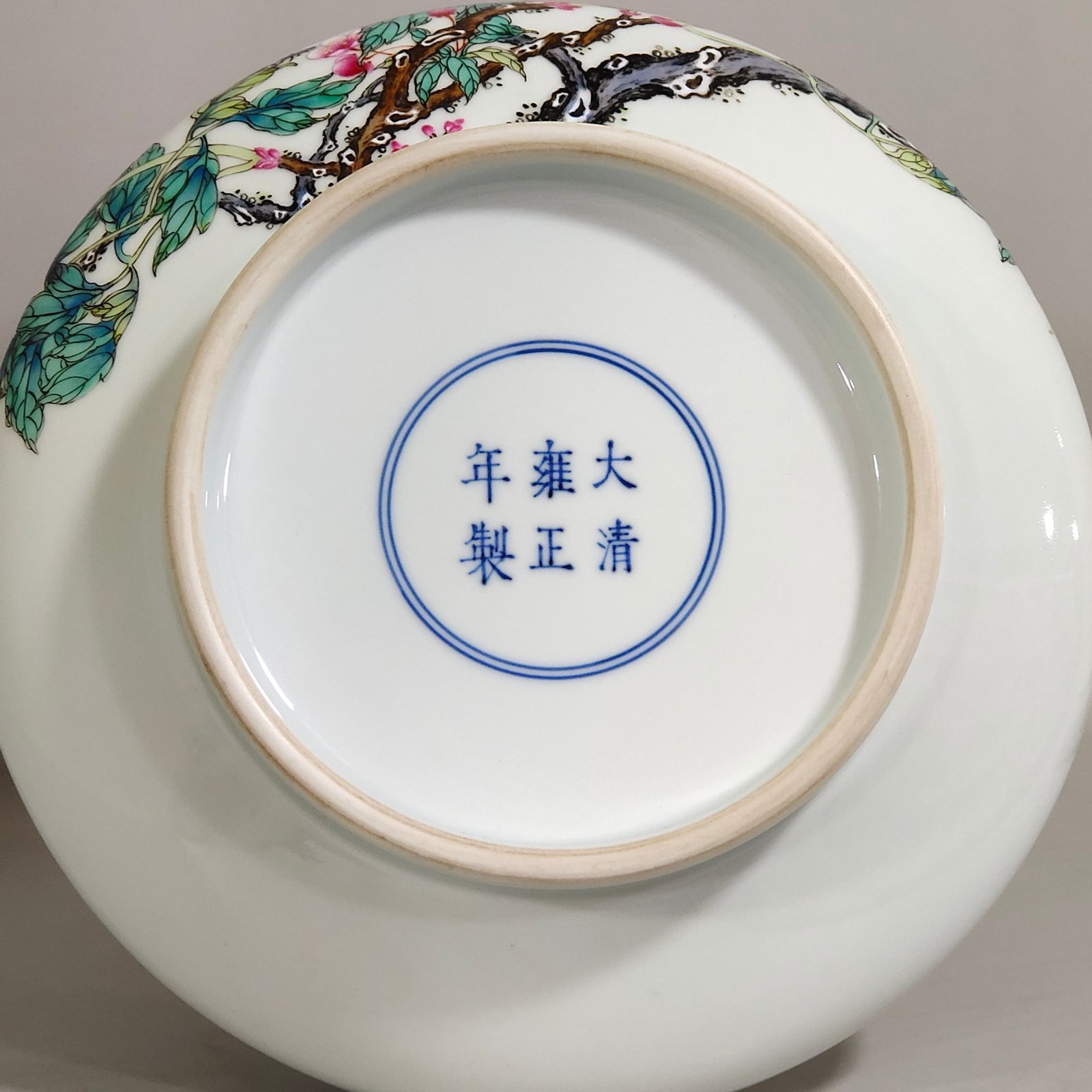 Qing Dynasty Yongzheng peony flower and bird flat belly vase
