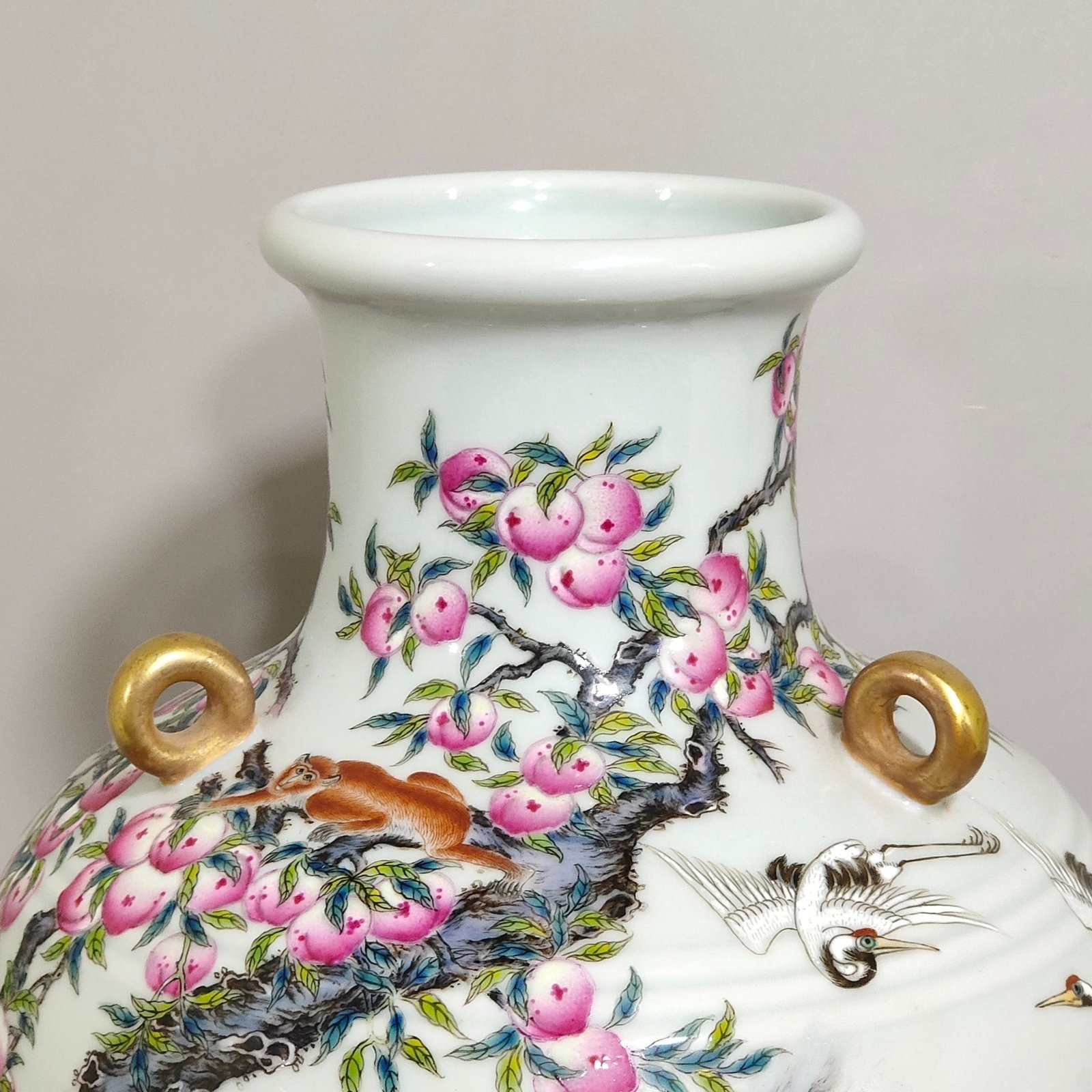 Qing Dynasty Yongzheng monkey picking peaches and writing poems plum vase