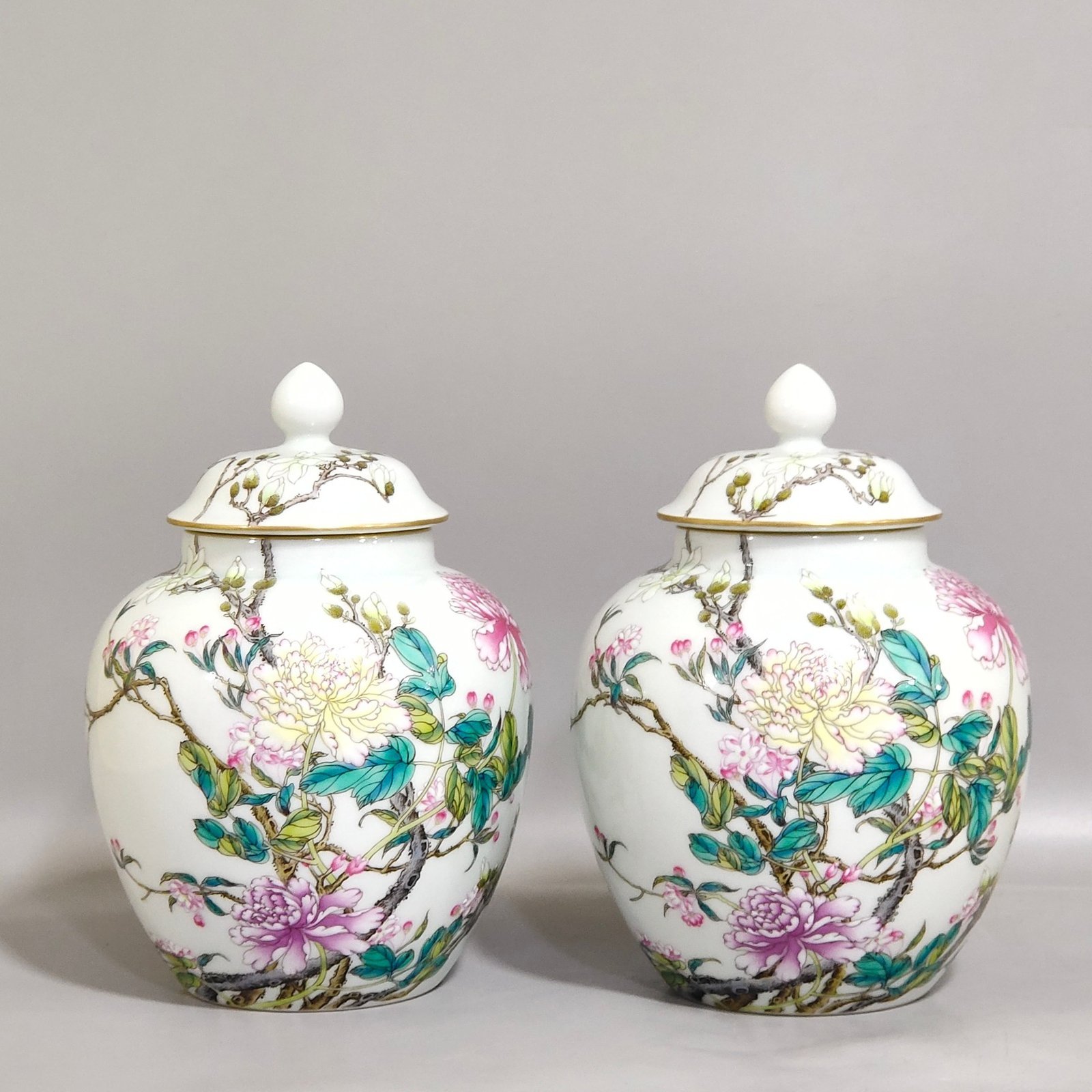 Qing Dynasty Yongzheng magnolia tea can