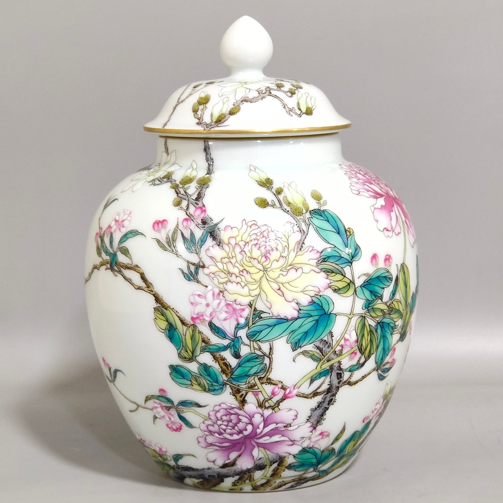 Qing Dynasty Yongzheng magnolia tea can