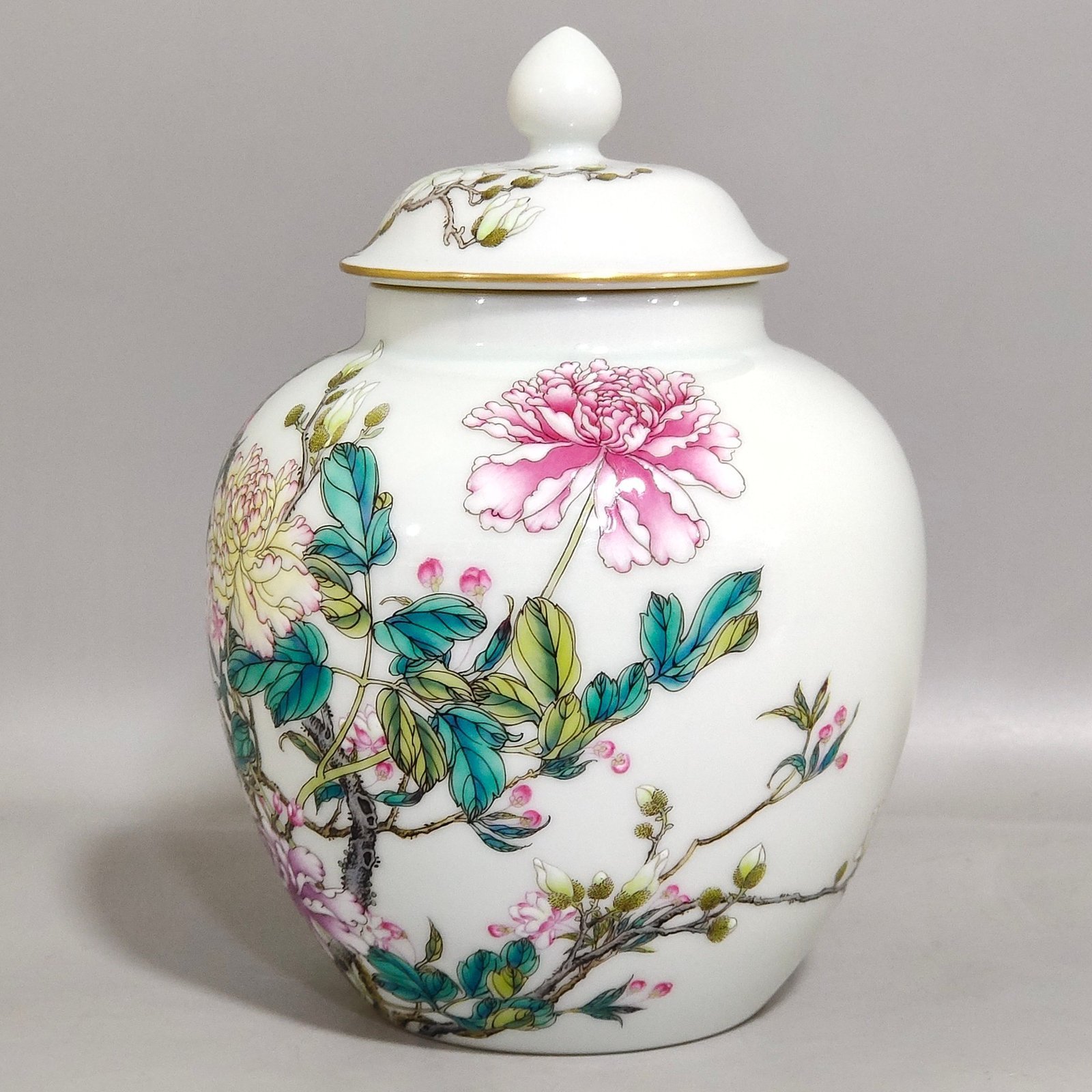 Qing Dynasty Yongzheng magnolia tea can