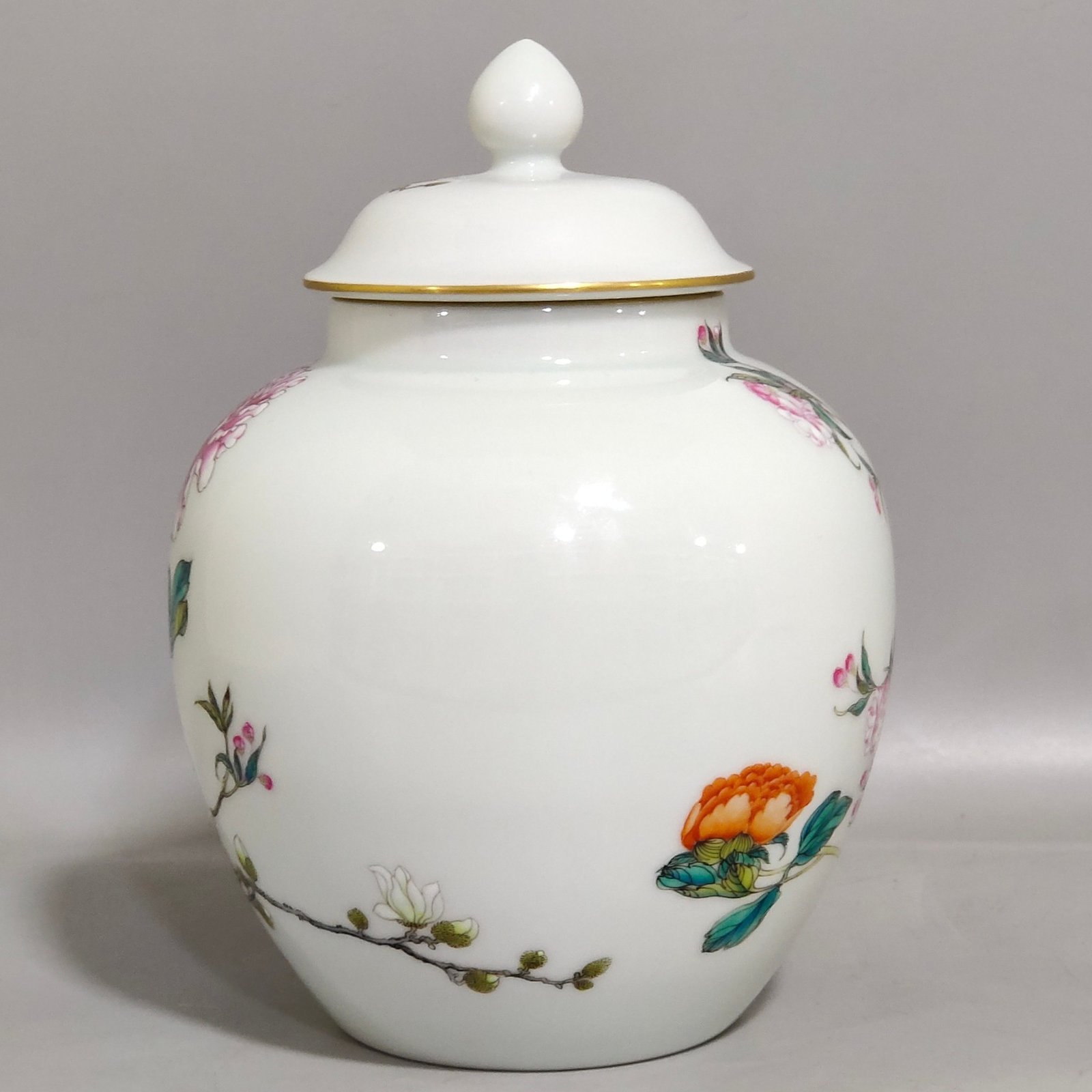 Qing Dynasty Yongzheng magnolia tea can