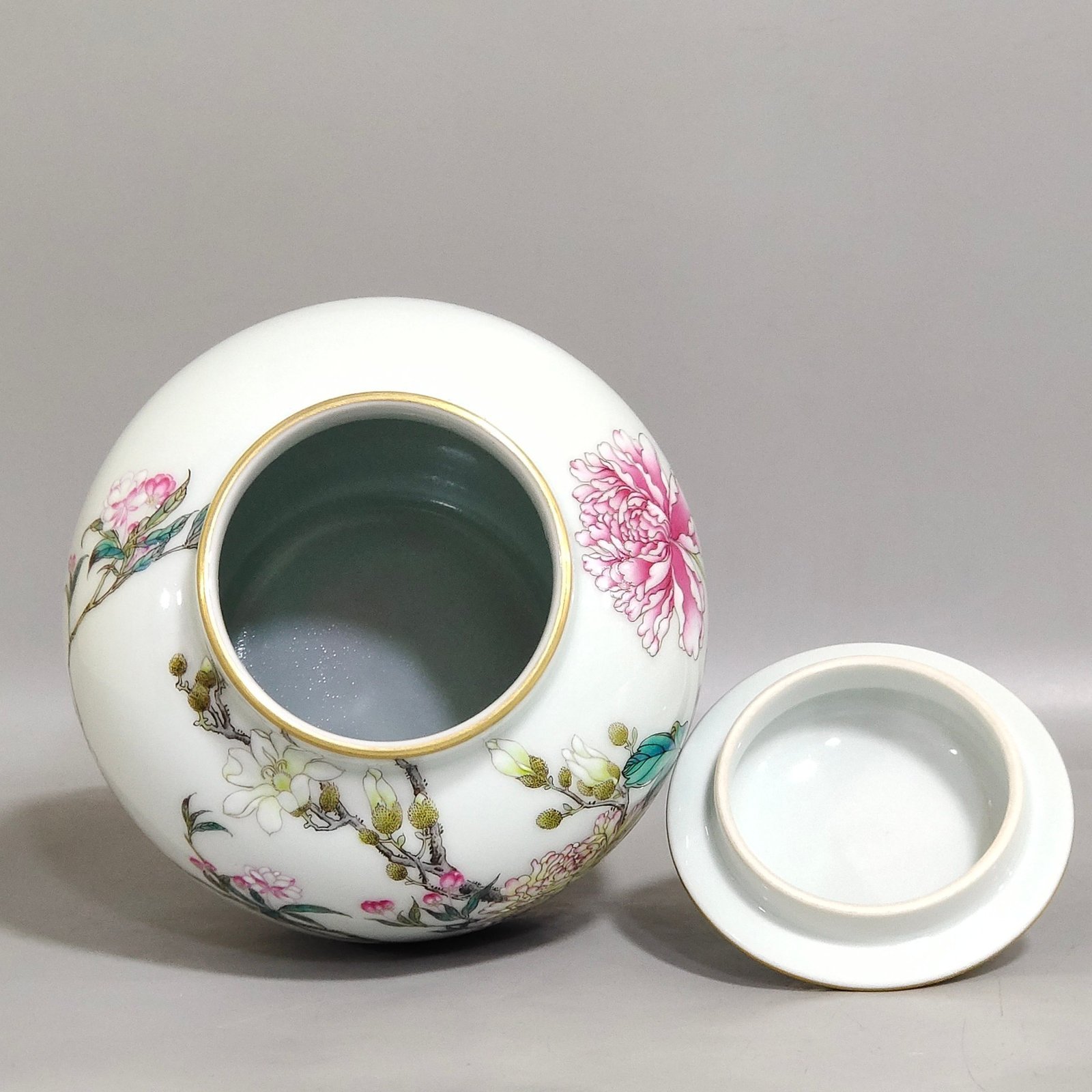 Qing Dynasty Yongzheng magnolia tea can