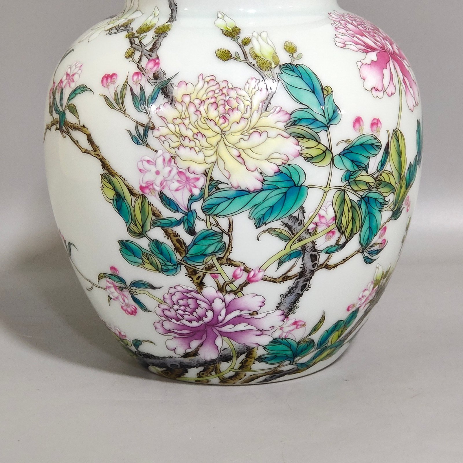 Qing Dynasty Yongzheng magnolia tea can