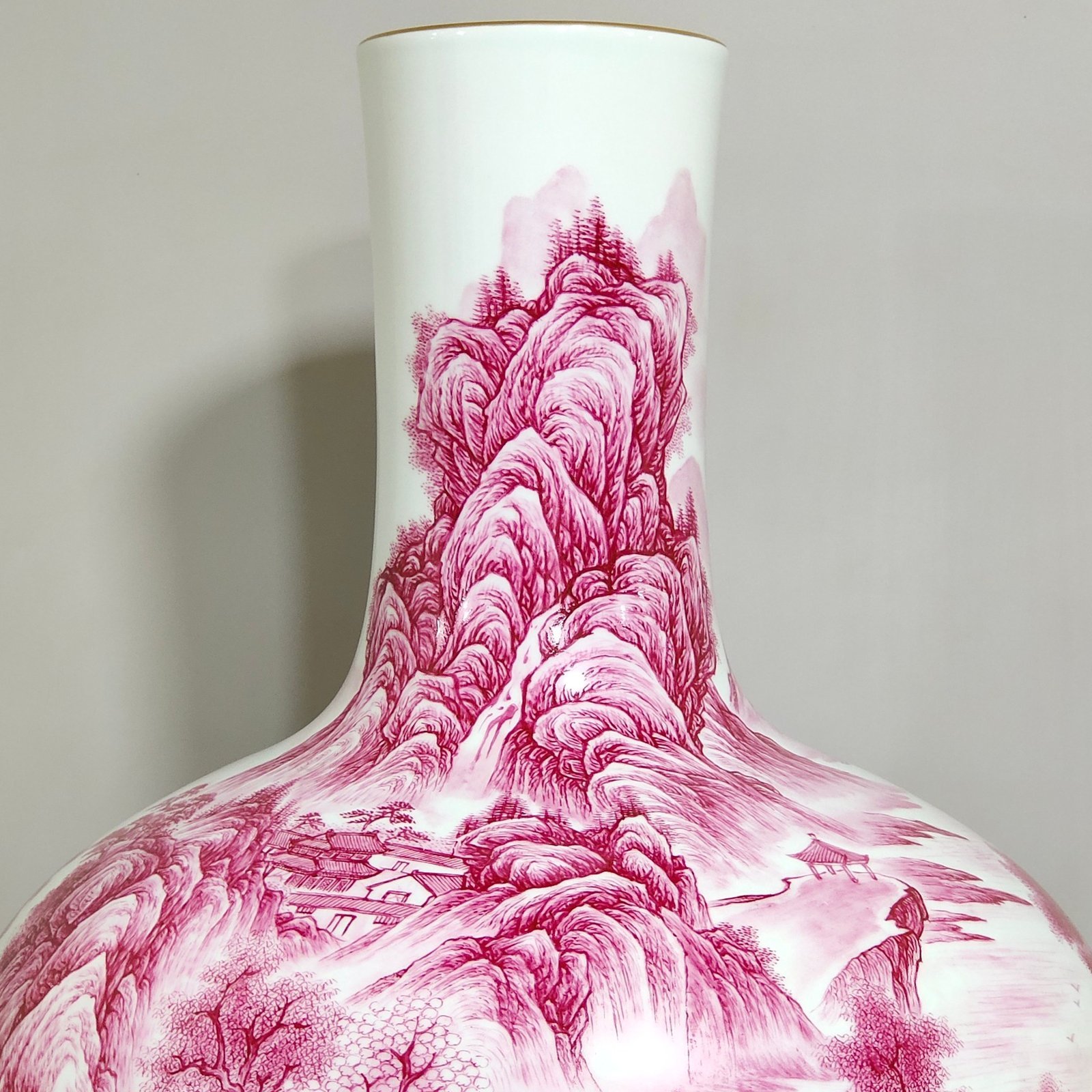 Qing Dynasty Yongzheng agate red landscape attic celestial sphere vase inscribed with poems