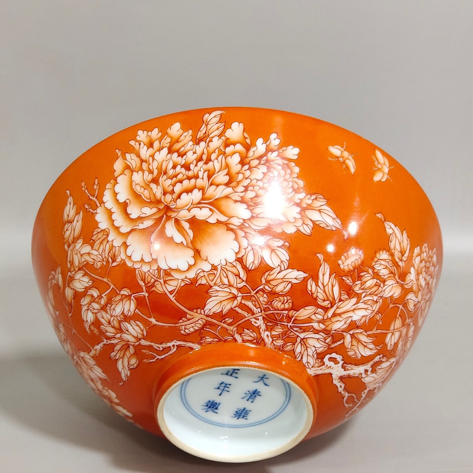 Qing Dynasty Yongzheng coral red peony flower poem bowl