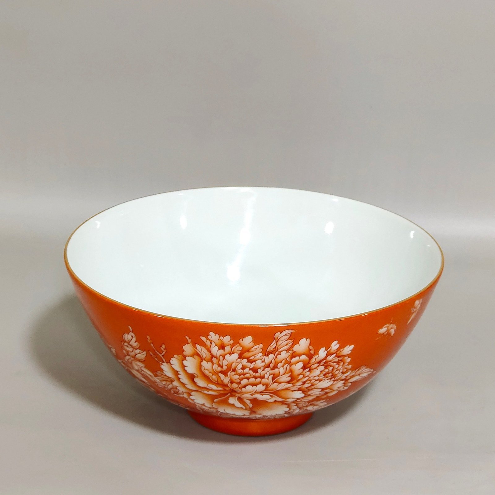 Qing Dynasty Yongzheng coral red peony flower poem bowl