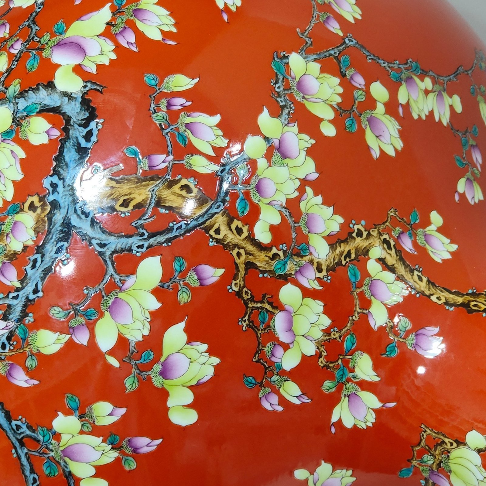 Qing Dynasty Yongzheng coral red magnolia poem celestial sphere vase