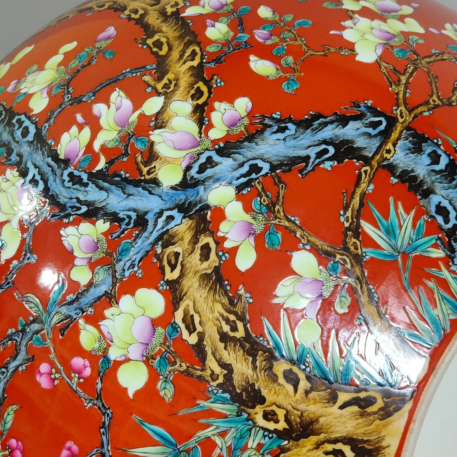 Qing Dynasty Yongzheng coral red magnolia poem celestial sphere vase
