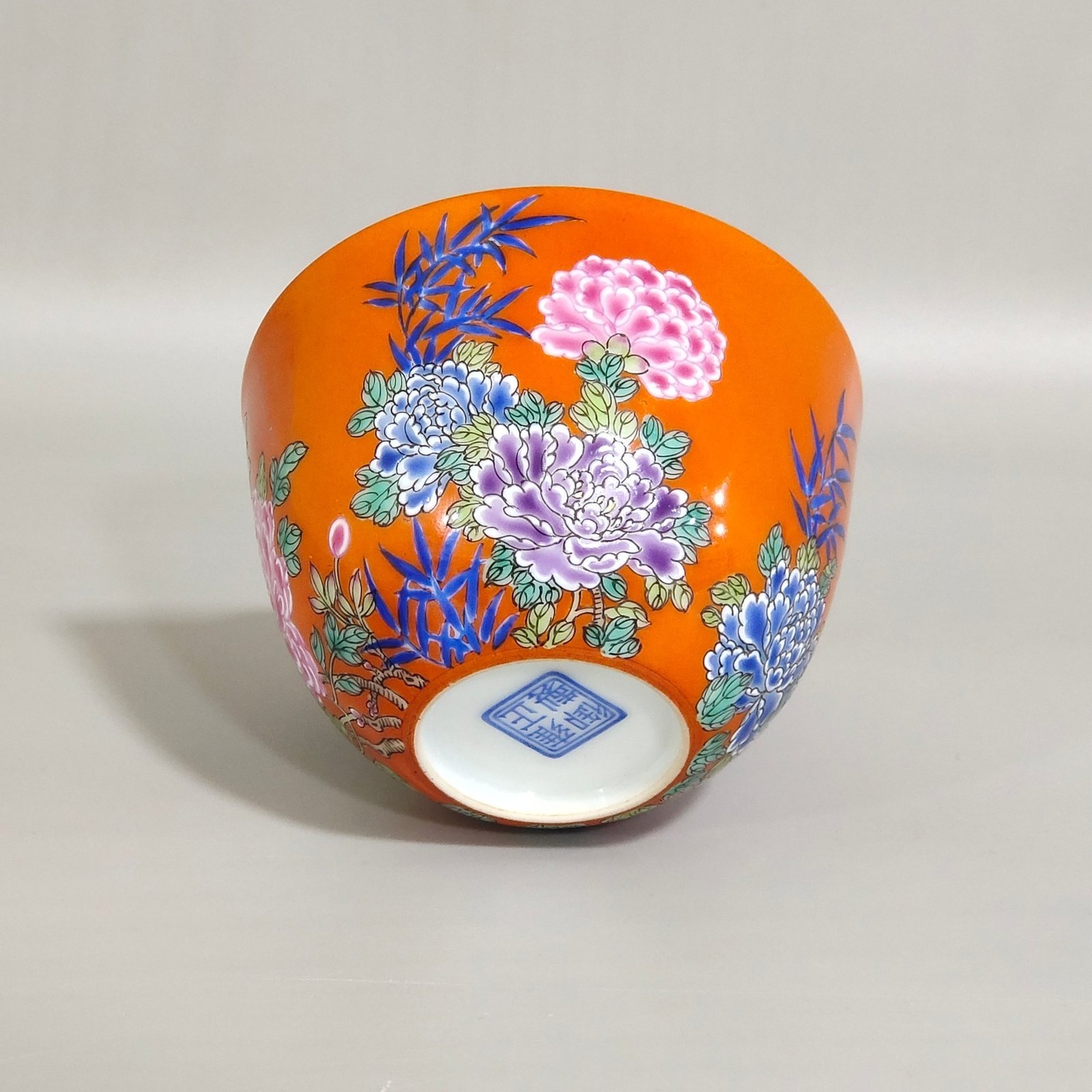Qing Dynasty Yongzheng Coral Red Flower Cup