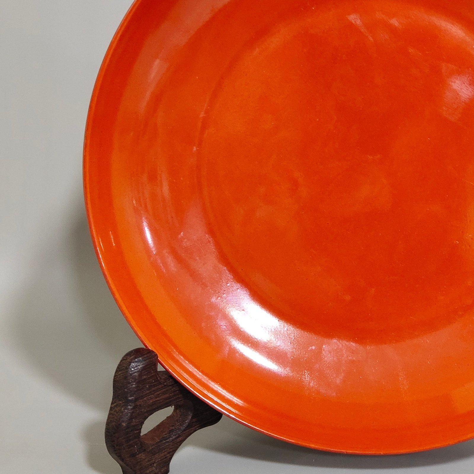 Qing Dynasty Yongzheng coral red glaze dish
