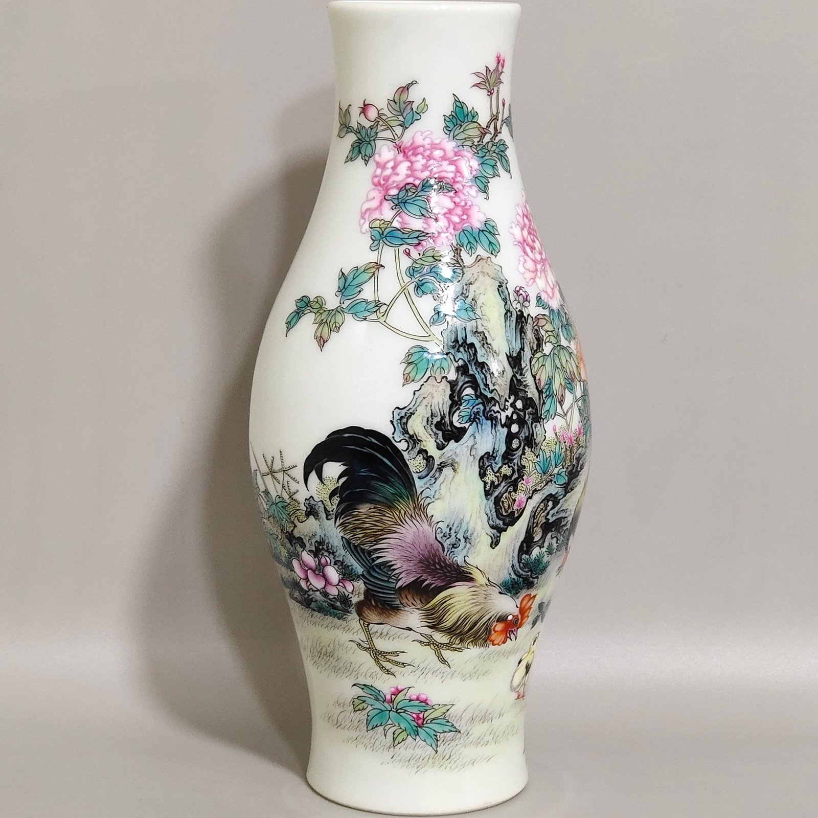 Qing Dynasty Yongzheng enamel color olive vase with poems about family joy and good luck