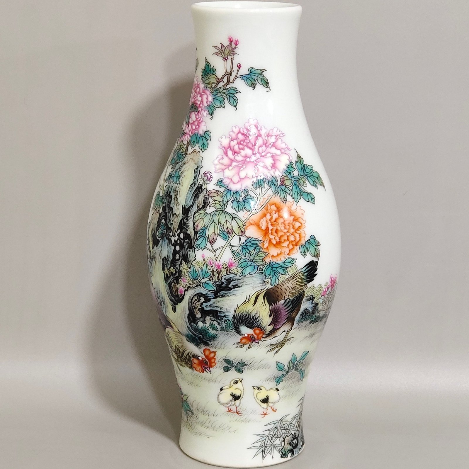 Qing Dynasty Yongzheng enamel color olive vase with poems about family joy and good luck