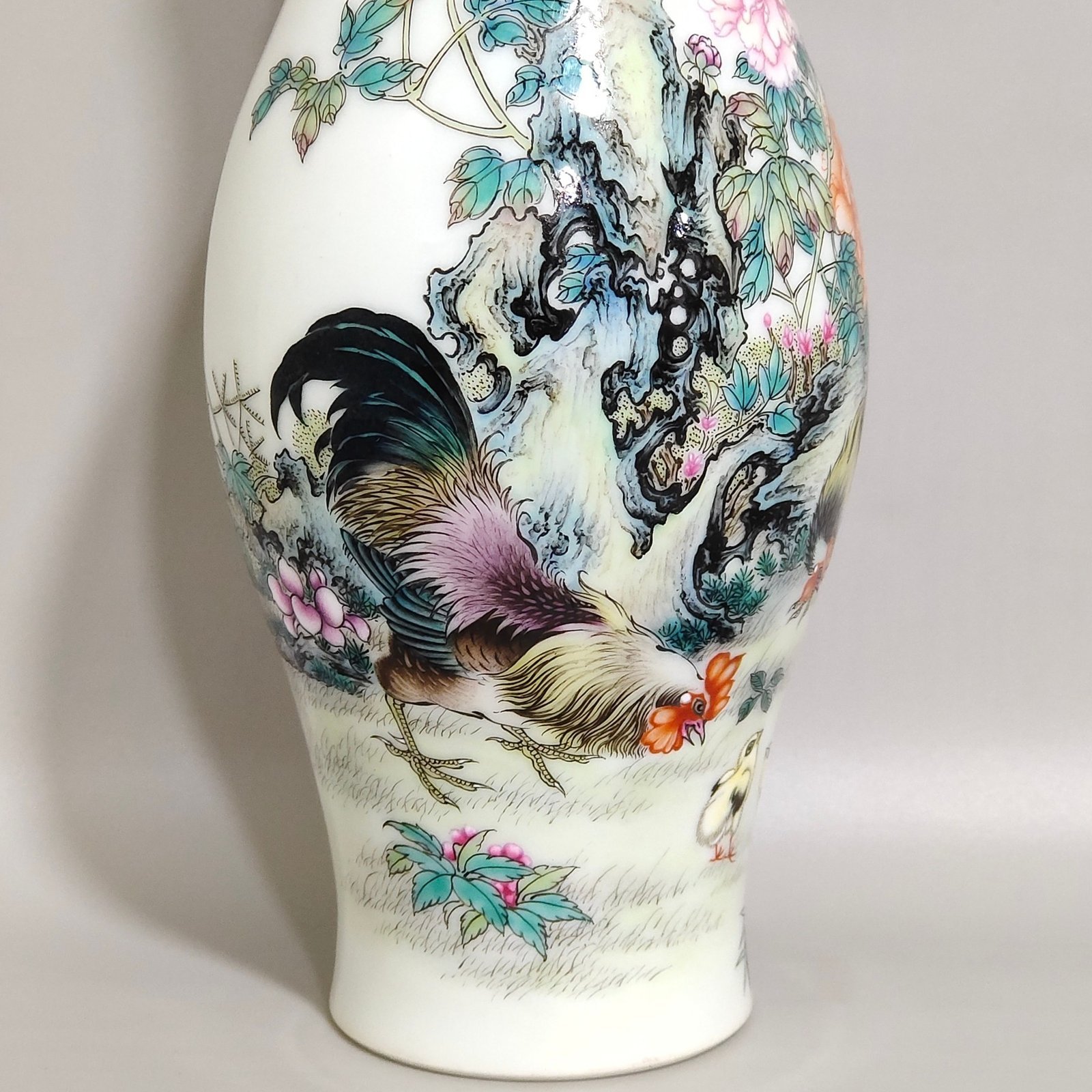 Qing Dynasty Yongzheng enamel color olive vase with poems about family joy and good luck