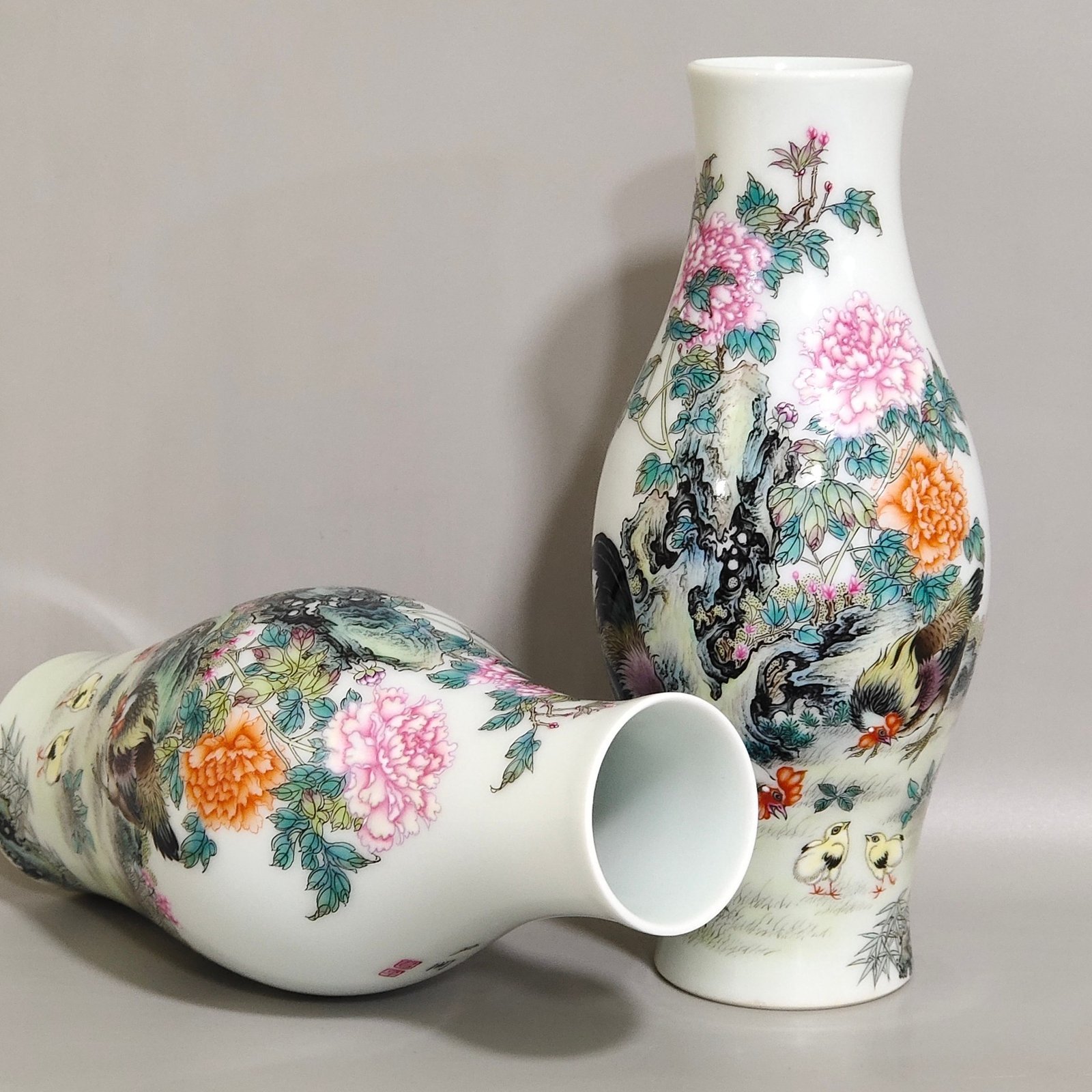 Qing Dynasty Yongzheng enamel color olive vase with poems about family joy and good luck