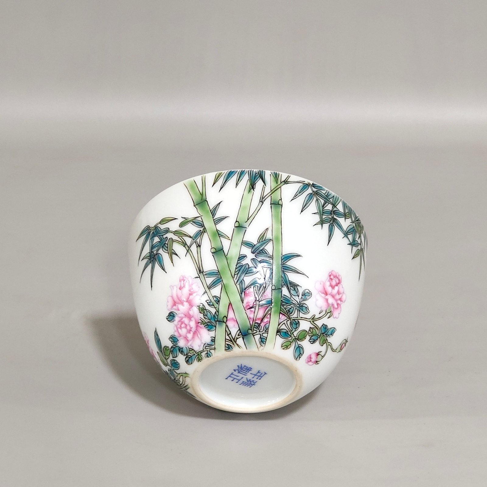 Qing Dynasty Yongzheng enamel rose green bamboo cup