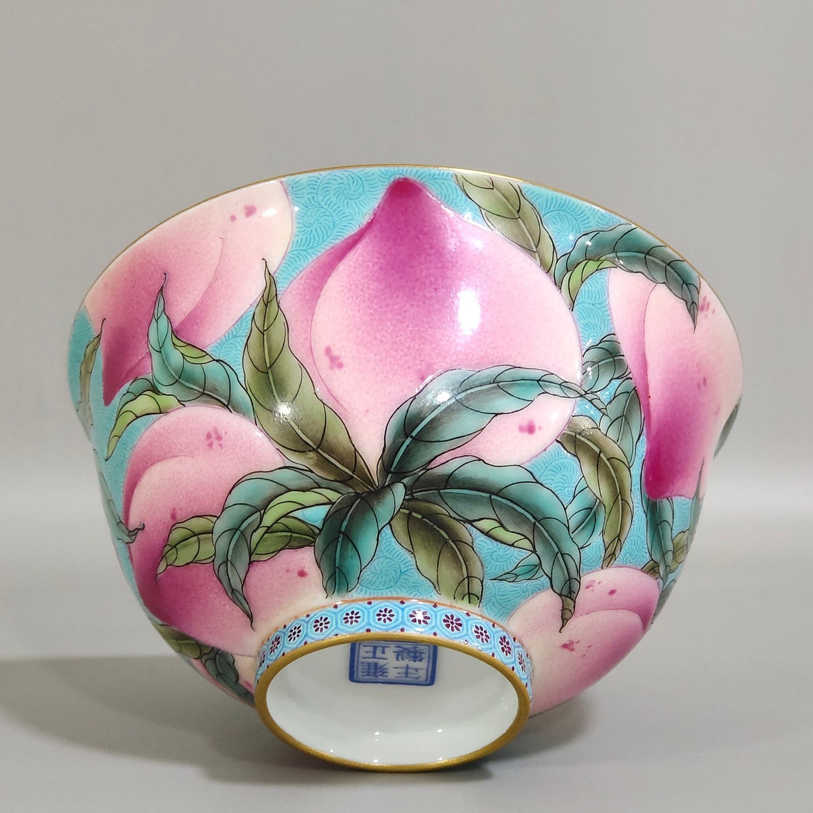 Qing Dynasty Yongzheng enamel turquoise green phoenix grass nine peach bowl
