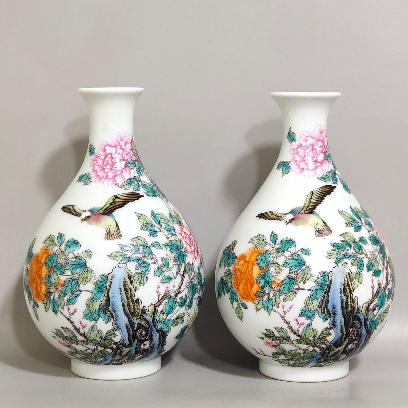 Qing Dynasty Yongzheng enamel peony flower and bird poem jade pot spring vase