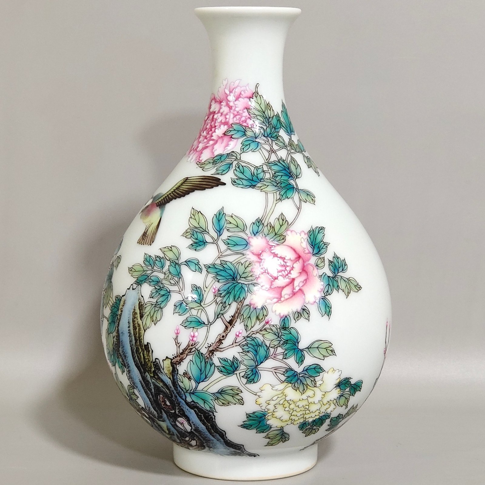 Qing Dynasty Yongzheng enamel peony flower and bird poem jade pot spring vase
