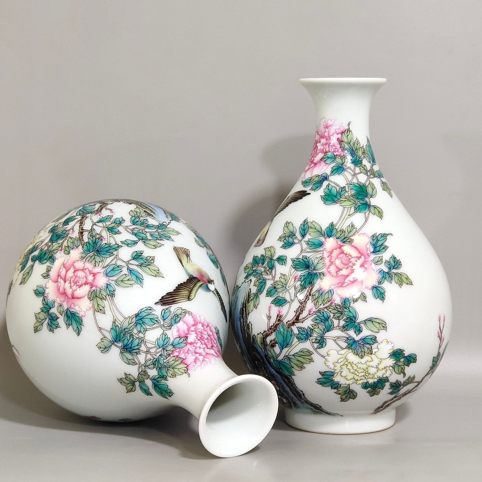 Qing Dynasty Yongzheng enamel peony flower and bird poem jade pot spring vase