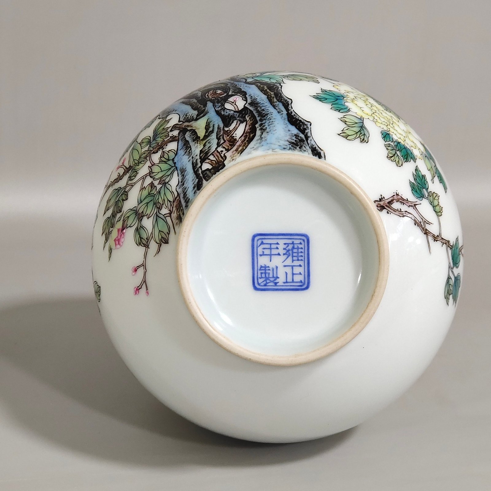 Qing Dynasty Yongzheng enamel peony flower and bird poem jade pot spring vase