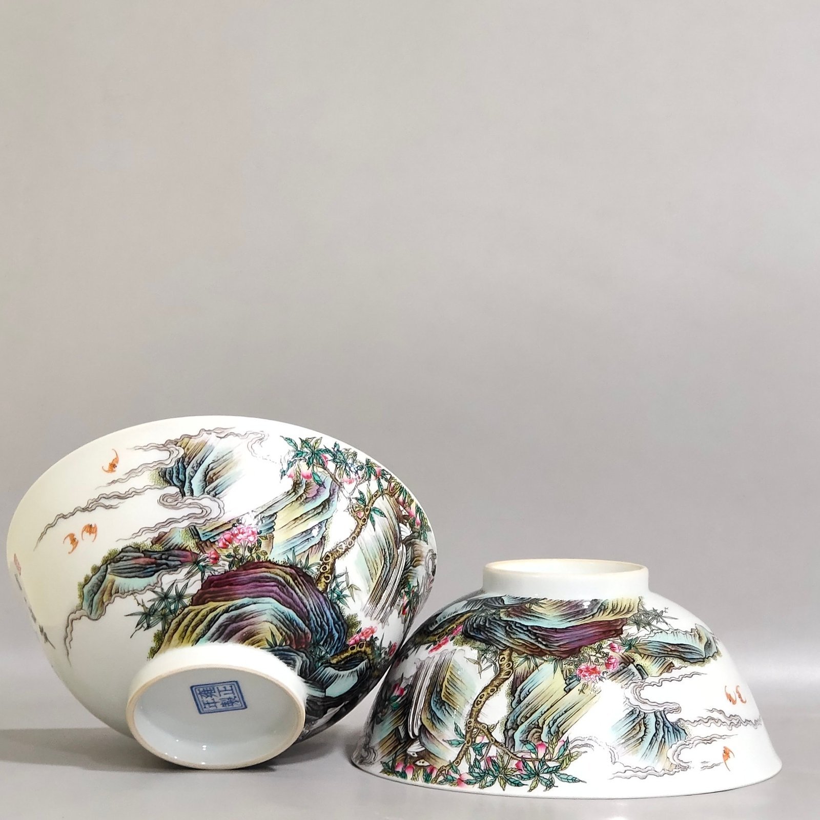 Qing Dynasty Yongzheng enamel enamel bowl inscribed with poems about mountains and seas