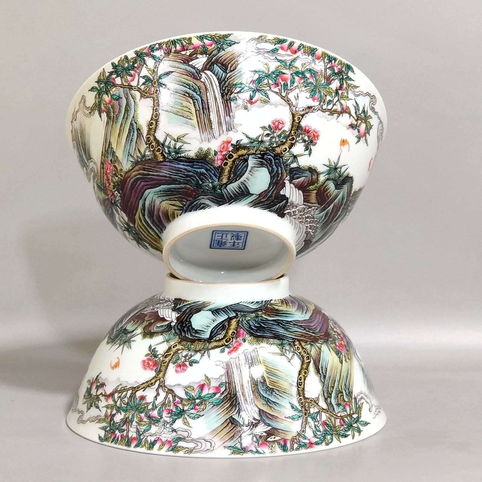 Qing Dynasty Yongzheng enamel enamel bowl inscribed with poems about mountains and seas