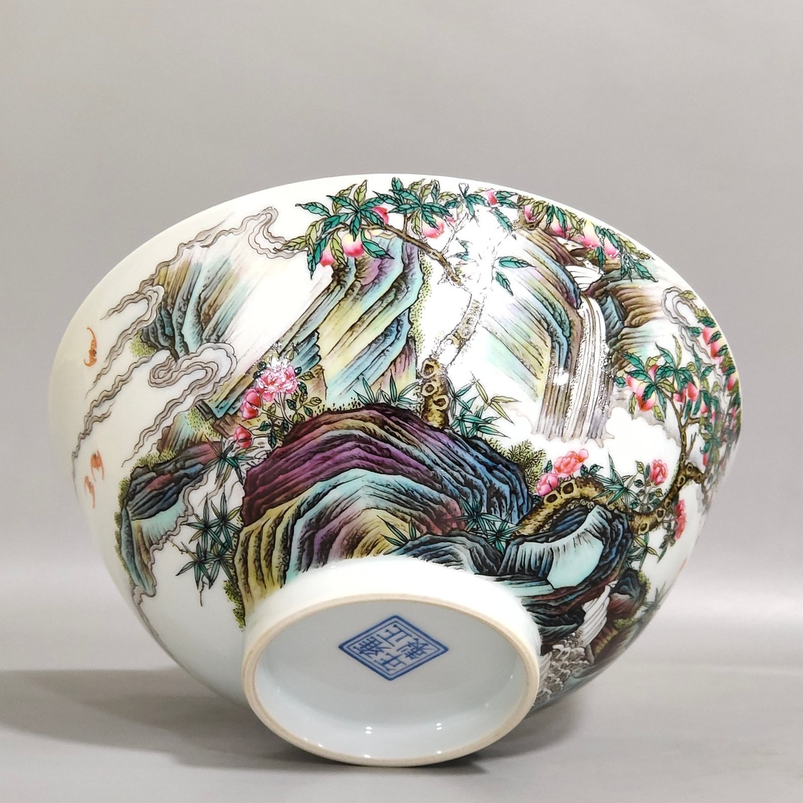 Qing Dynasty Yongzheng enamel enamel bowl inscribed with poems about mountains and seas