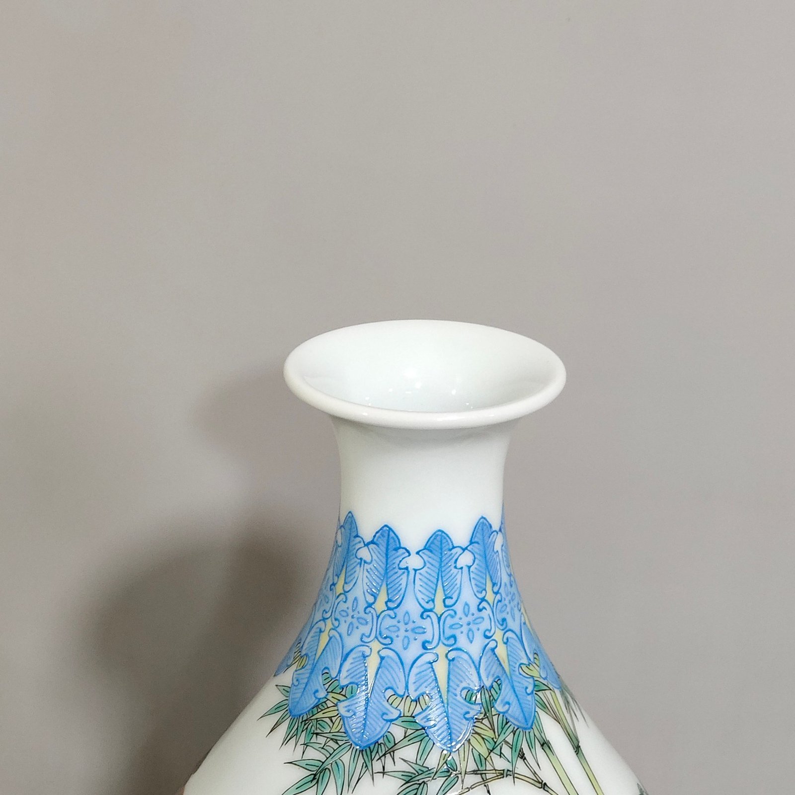 Qing Dynasty Yongzheng enamel bamboo forest sparrow poem jade pot spring vase