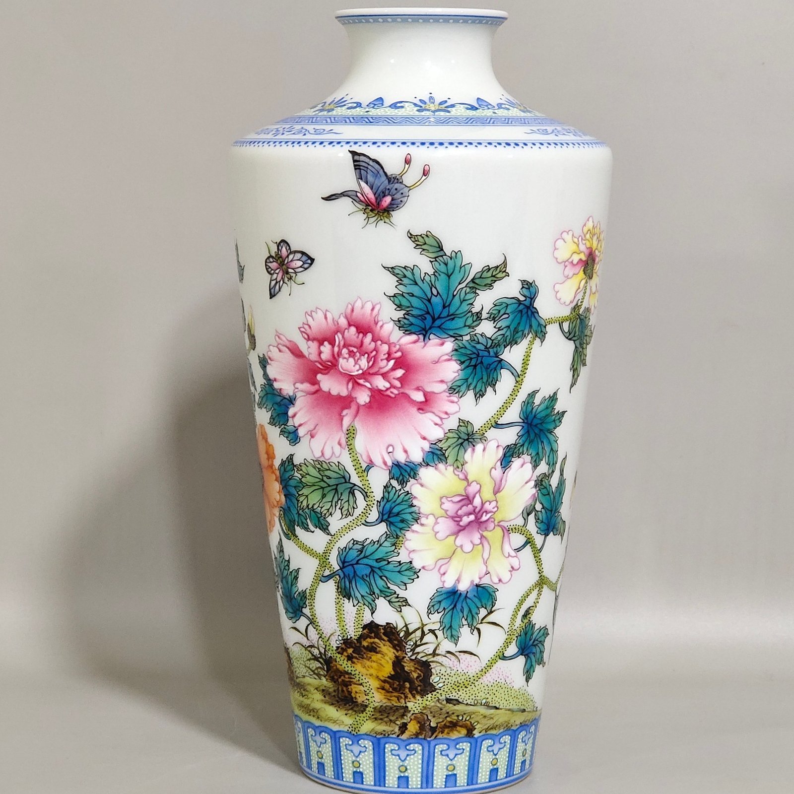 Qing Dynasty Yongzheng enamel poppy butterfly poem folded shoulder plum vase