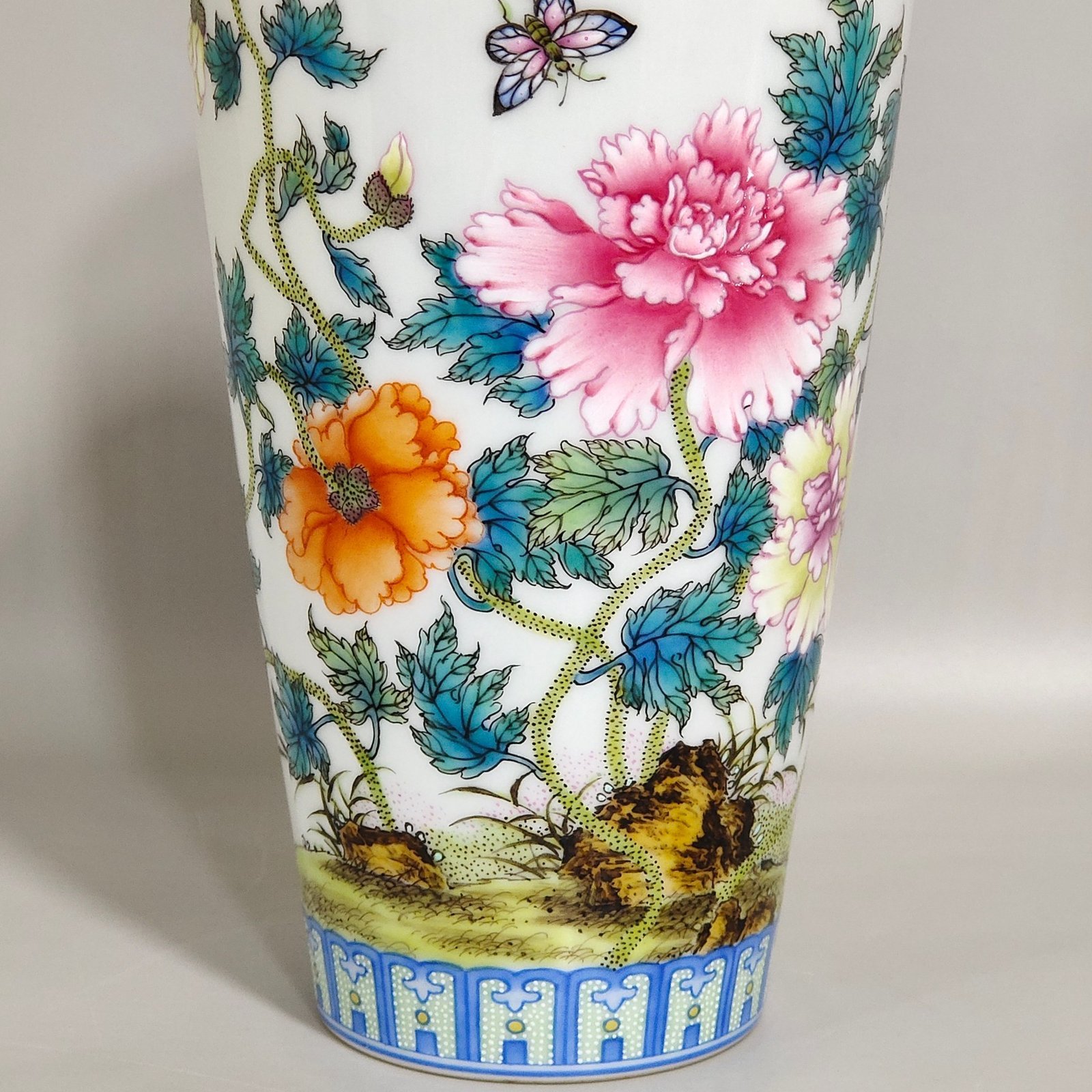 Qing Dynasty Yongzheng enamel poppy butterfly poem folded shoulder plum vase