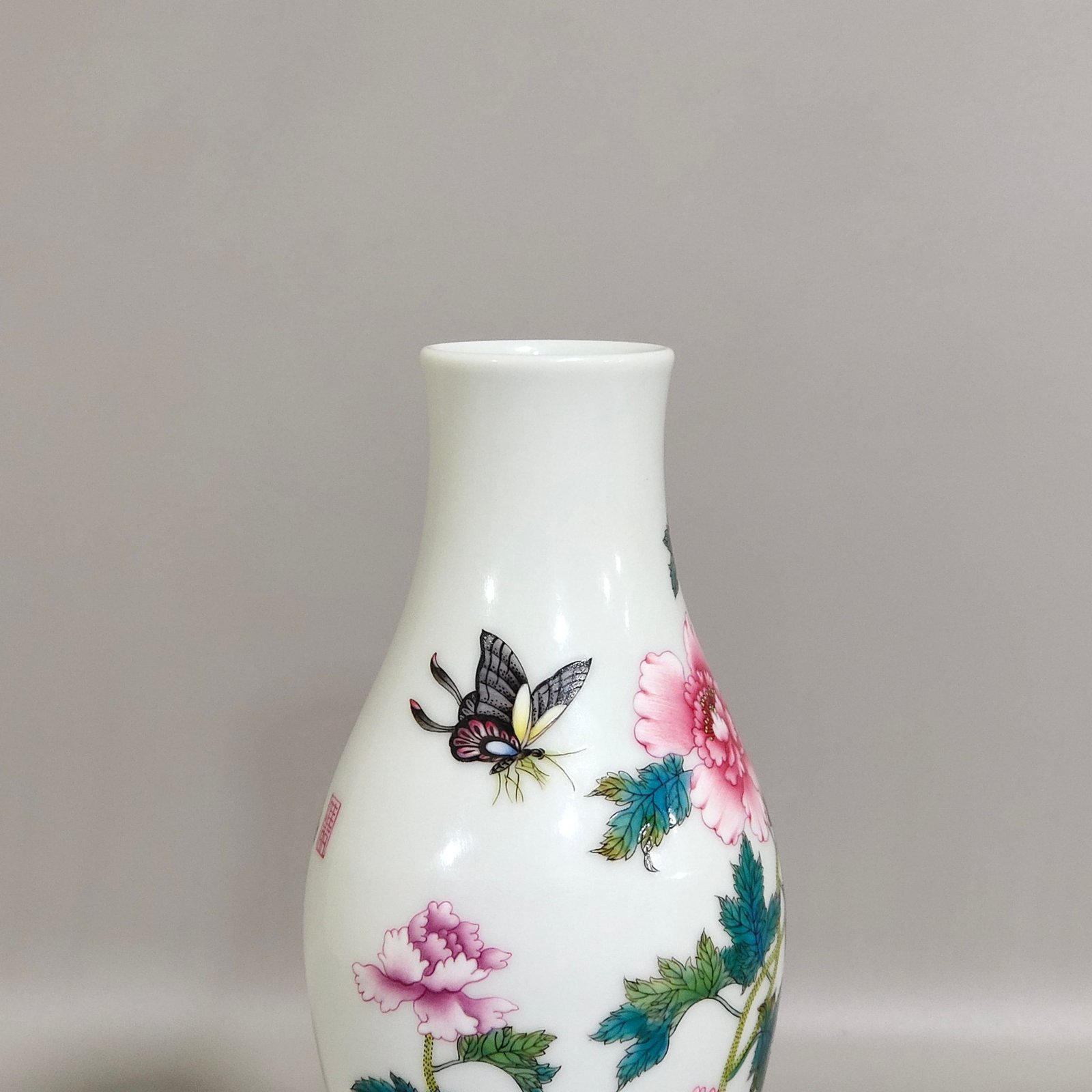 Qing Dynasty Yongzheng enamel poppy poem olive vase